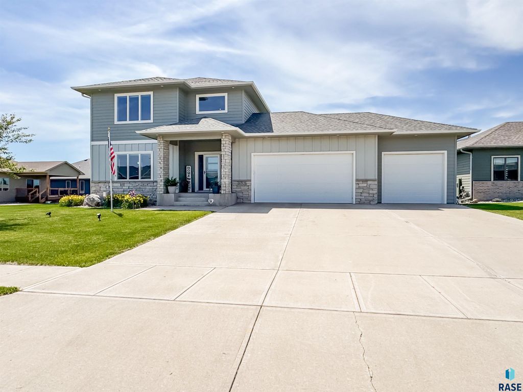 6913 E 37th St Street, Sioux Falls, SD 57110