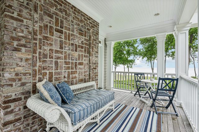 6 Pheasant Run, Nissequogue, NY 11780