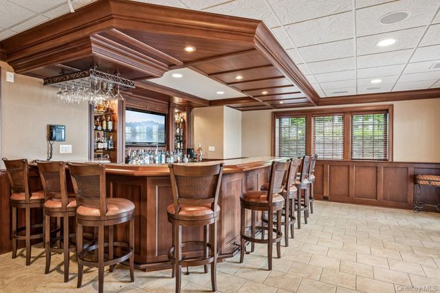 6 Pheasant Run, Nissequogue, NY 11780