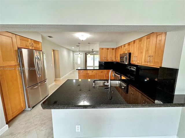 4701 SW 34th Dr, Dania Beach, FL 33312