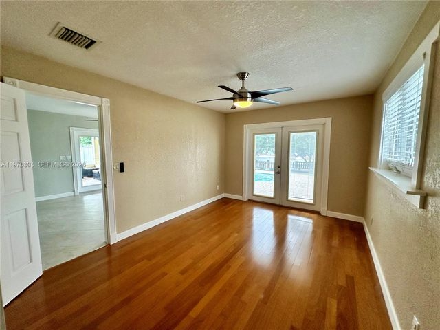 4701 SW 34th Dr, Dania Beach, FL 33312