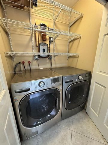 4701 SW 34th Dr, Dania Beach, FL 33312