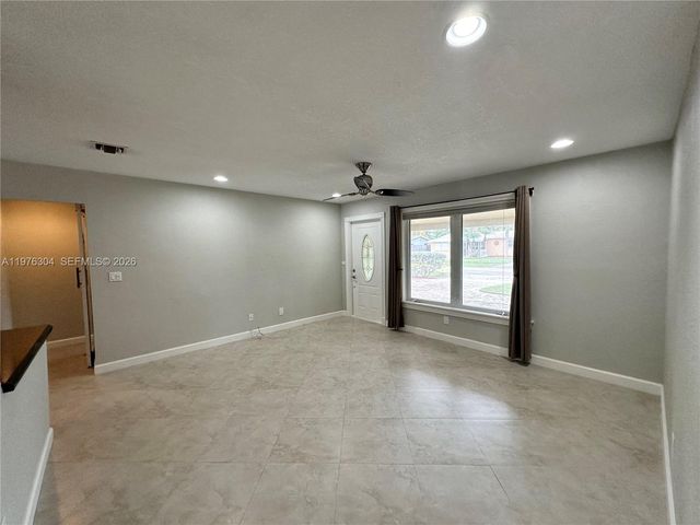 4701 SW 34th Dr, Dania Beach, FL 33312