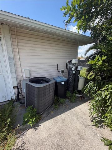 2005 NE 15th TER, Cape Coral, FL 33909