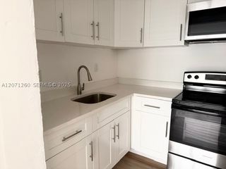 401 SE 10th St rear, Hallandale Beach, FL 33009