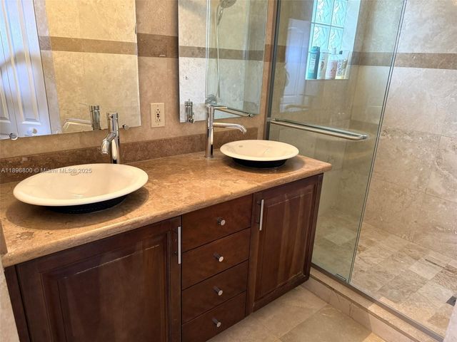 3119 NW 99th Pl, Doral, FL 33172