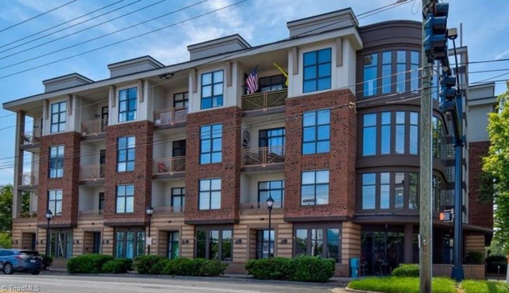 810 W 4Th W Street 212, Winston-salem, NC 27101