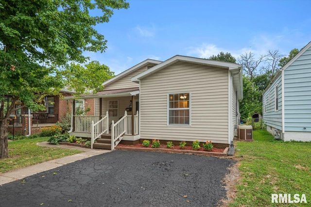 2004 S Pasfield Street, Springfield, IL 62704