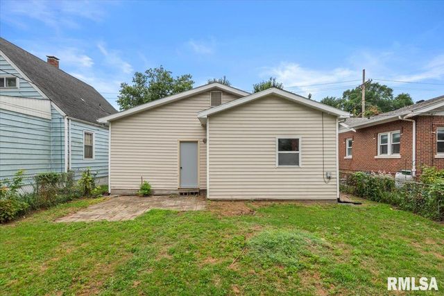 2004 S Pasfield Street, Springfield, IL 62704
