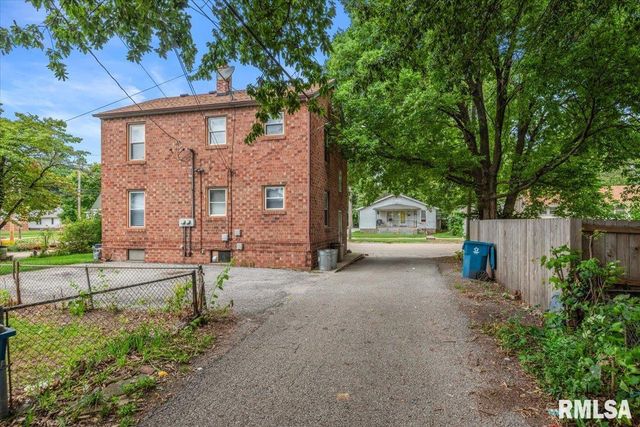 2004 S Pasfield Street, Springfield, IL 62704