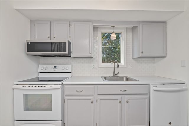 40 Old Stone Lane, Greece, NY 14615