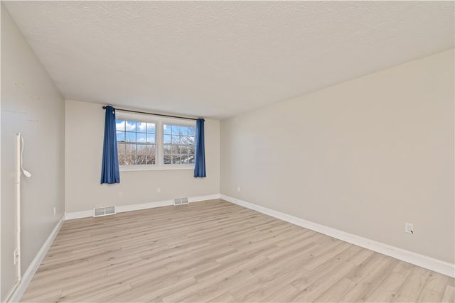 40 Old Stone Lane, Greece, NY 14615