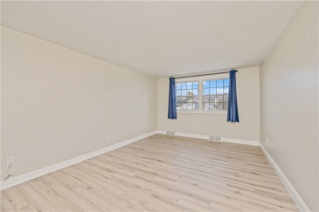 40 Old Stone Lane, Greece, NY 14615