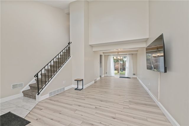 40 Old Stone Lane, Greece, NY 14615