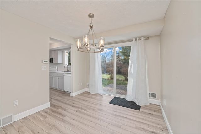 40 Old Stone Lane, Greece, NY 14615