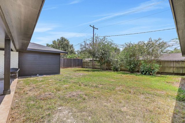 7915 S Braeswood Boulevard, Houston, TX 77071