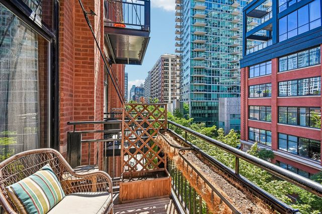 520 W Huron Street 414, Chicago, IL 60654