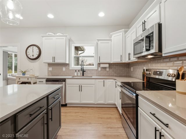 1431 Cardinal Ridge Drive, Newton, IA 50208