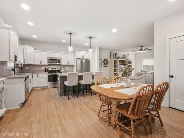 1431 Cardinal Ridge Drive, Newton, IA 50208