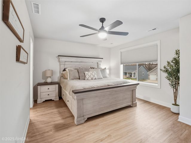 1431 Cardinal Ridge Drive, Newton, IA 50208