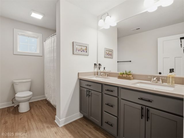 1431 Cardinal Ridge Drive, Newton, IA 50208