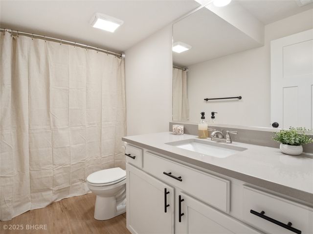 1431 Cardinal Ridge Drive, Newton, IA 50208