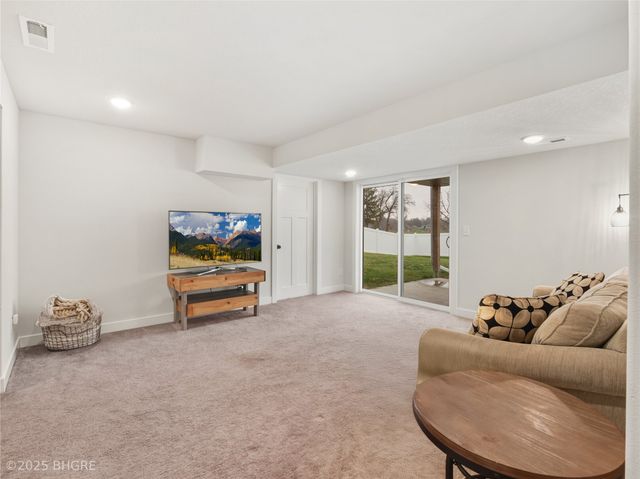 1431 Cardinal Ridge Drive, Newton, IA 50208