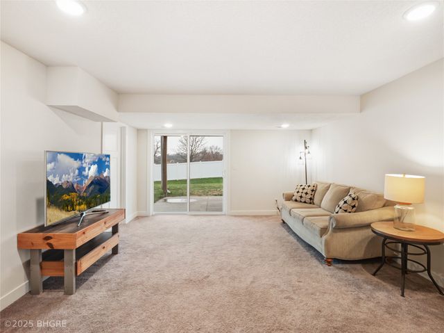 1431 Cardinal Ridge Drive, Newton, IA 50208