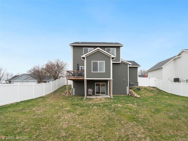 1431 Cardinal Ridge Drive, Newton, IA 50208