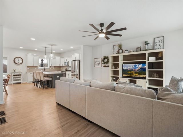 1431 Cardinal Ridge Drive, Newton, IA 50208