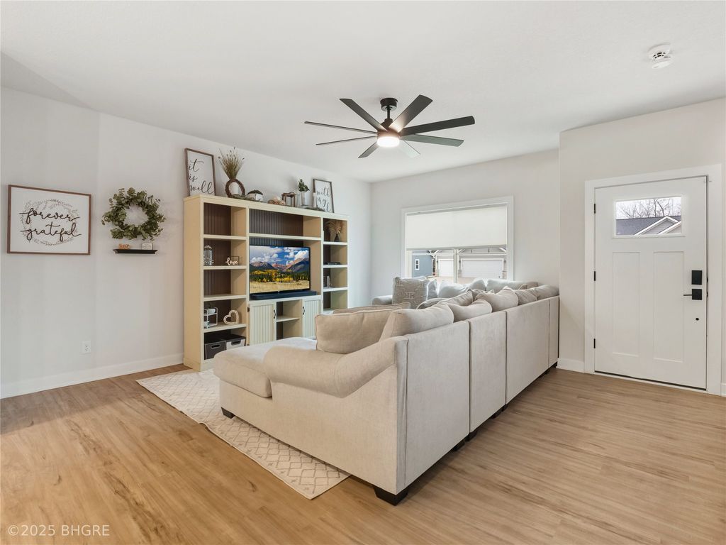 1431 Cardinal Ridge Drive, Newton, IA 50208