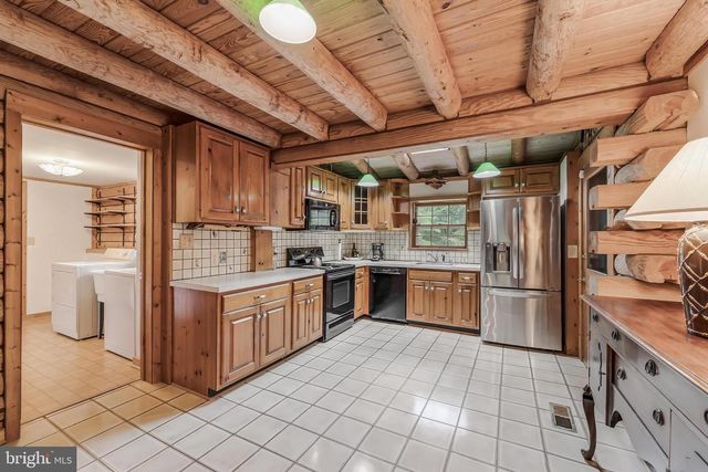 10898 WOODLEAF LN, Great Falls, VA 22066