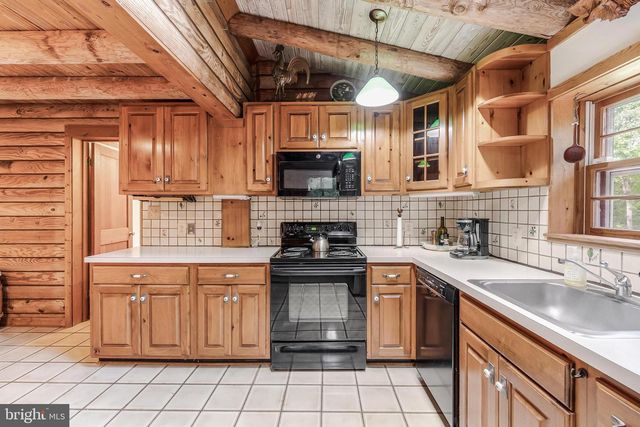 10898 WOODLEAF LN, Great Falls, VA 22066