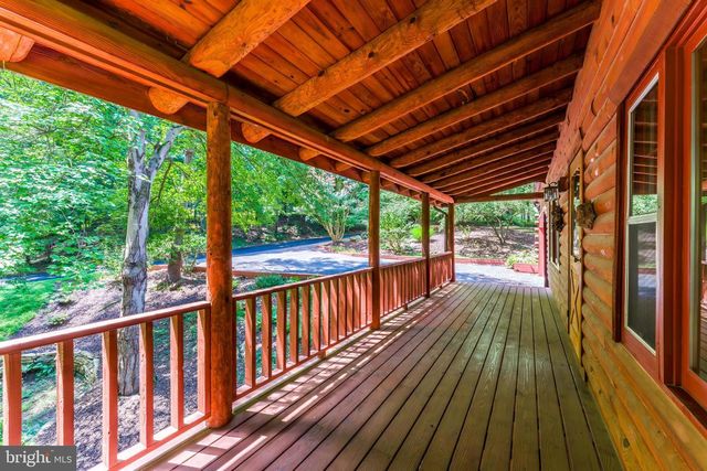 10898 WOODLEAF LN, Great Falls, VA 22066
