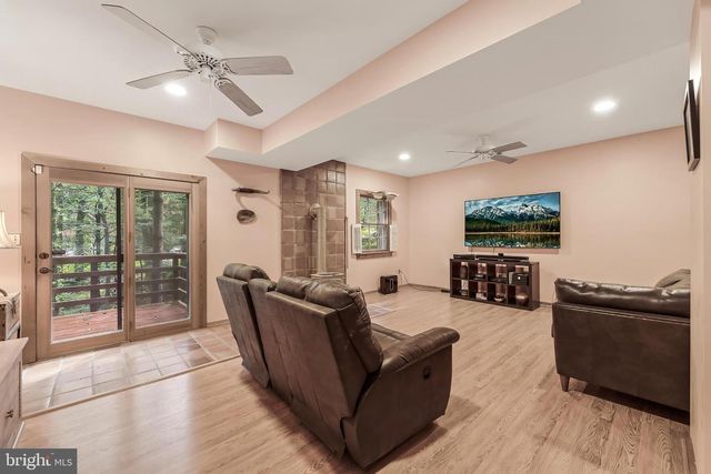 10898 WOODLEAF LN, Great Falls, VA 22066