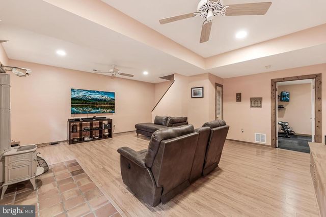 10898 WOODLEAF LN, Great Falls, VA 22066