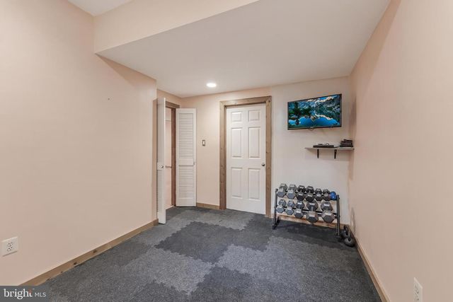 10898 WOODLEAF LN, Great Falls, VA 22066