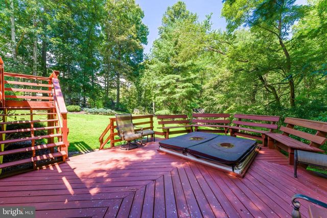 10898 WOODLEAF LN, Great Falls, VA 22066