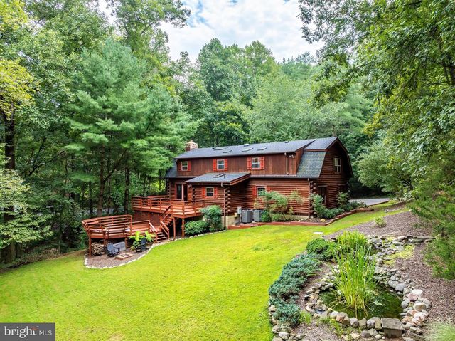 10898 WOODLEAF LN, Great Falls, VA 22066
