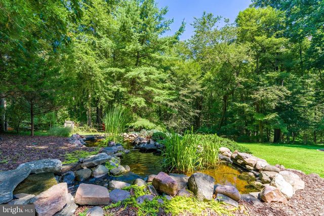 10898 WOODLEAF LN, Great Falls, VA 22066