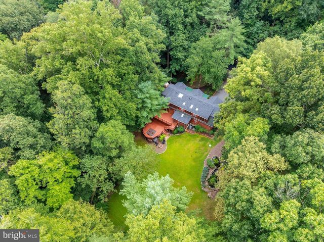 10898 WOODLEAF LN, Great Falls, VA 22066