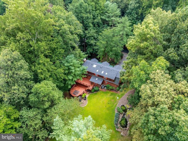 10898 WOODLEAF LN, Great Falls, VA 22066