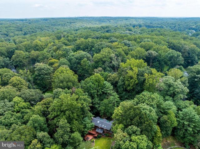 10898 WOODLEAF LN, Great Falls, VA 22066