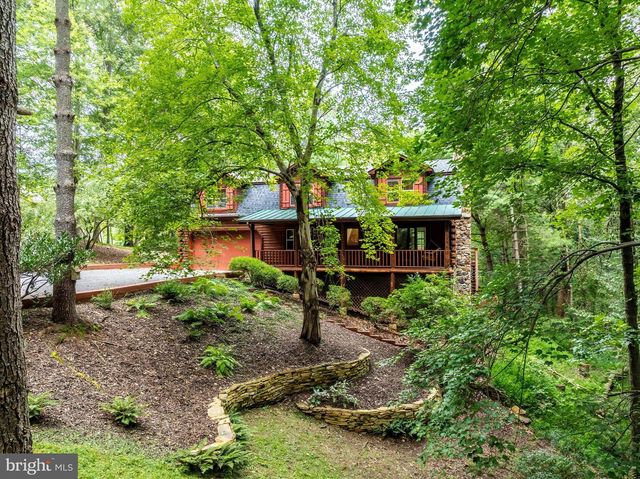10898 WOODLEAF LN, Great Falls, VA 22066