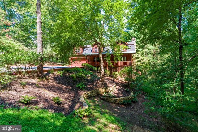 10898 WOODLEAF LN, Great Falls, VA 22066