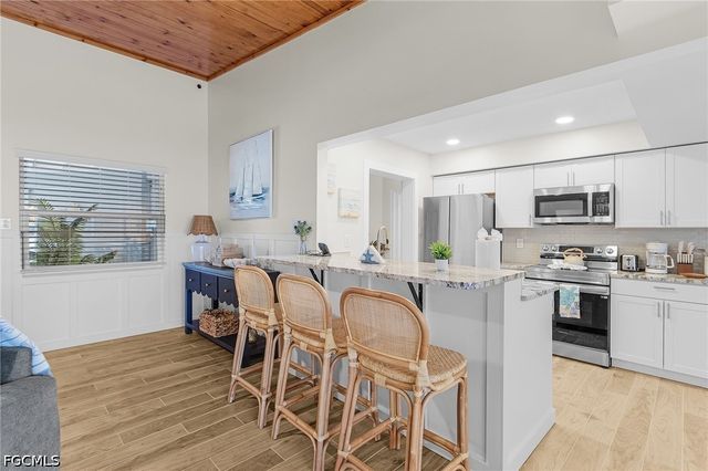 467 Madison CT, Fort Myers Beach, FL 33931