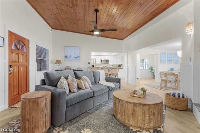 467 Madison CT, Fort Myers Beach, FL 33931