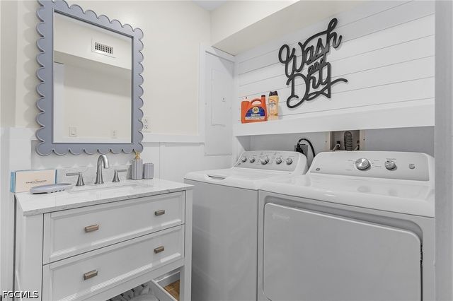 467 Madison CT, Fort Myers Beach, FL 33931