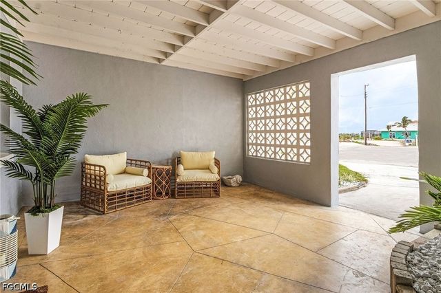467 Madison CT, Fort Myers Beach, FL 33931