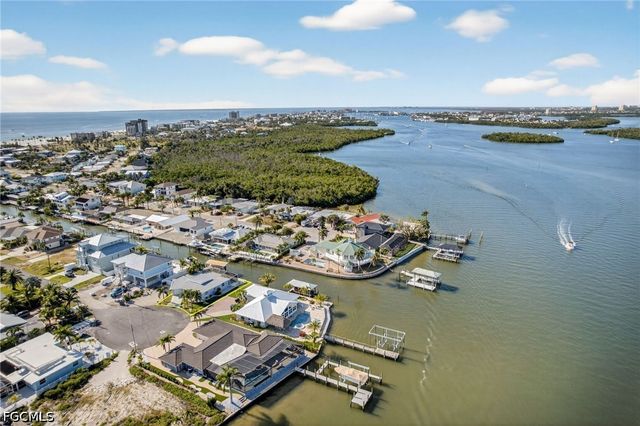 467 Madison CT, Fort Myers Beach, FL 33931